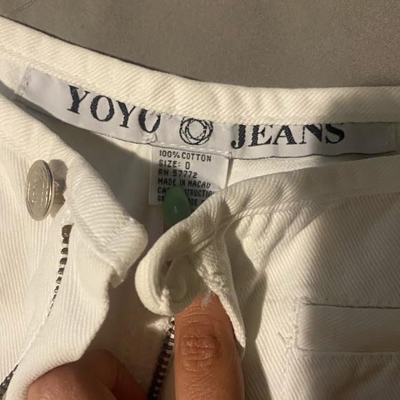 VINTAGE white yoyo jean shorts - Picture 2 of 4